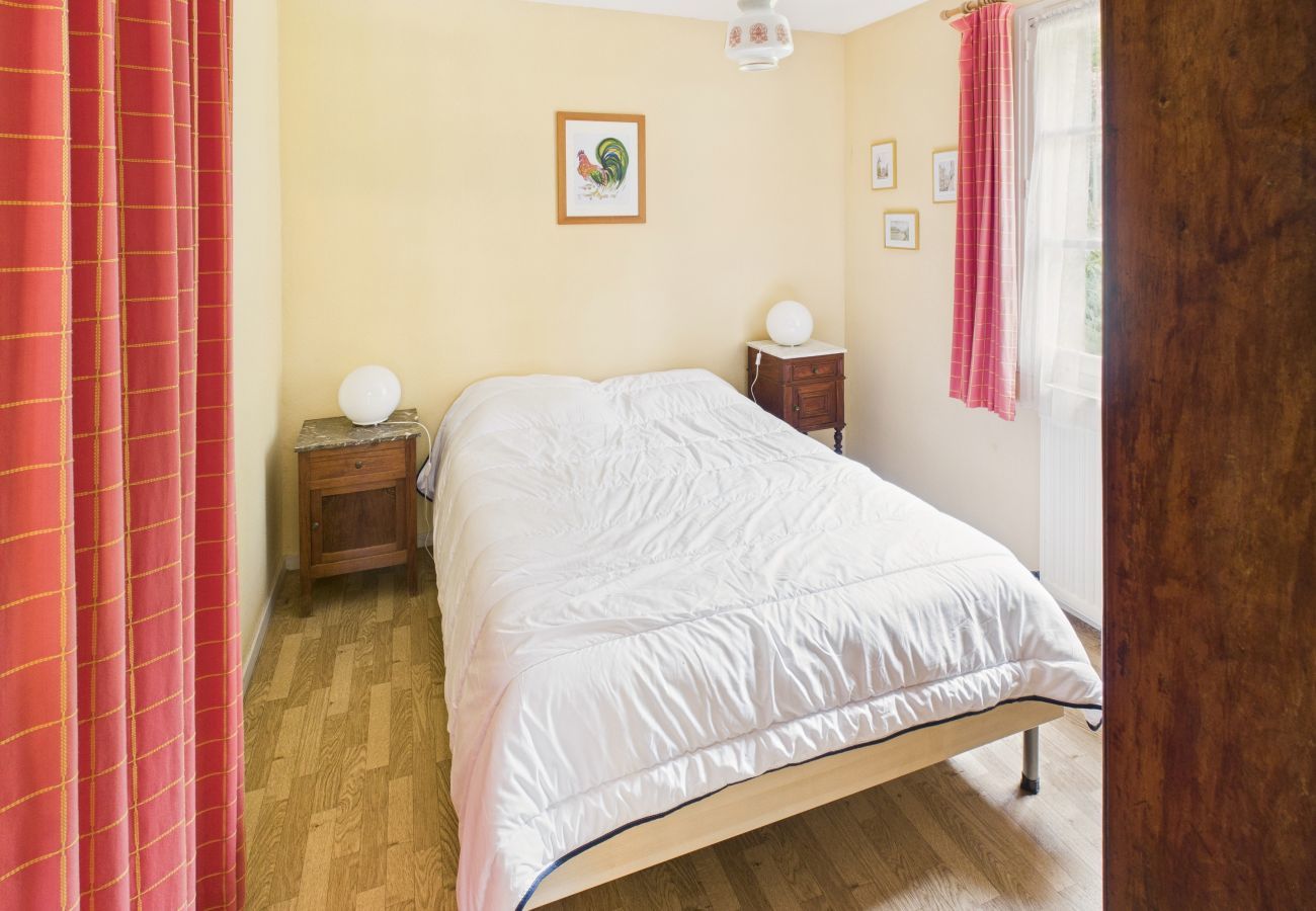 House in Les Eyzies-de-Tayac-Sireuil - Lovely valley view for 3 adults / 2 children