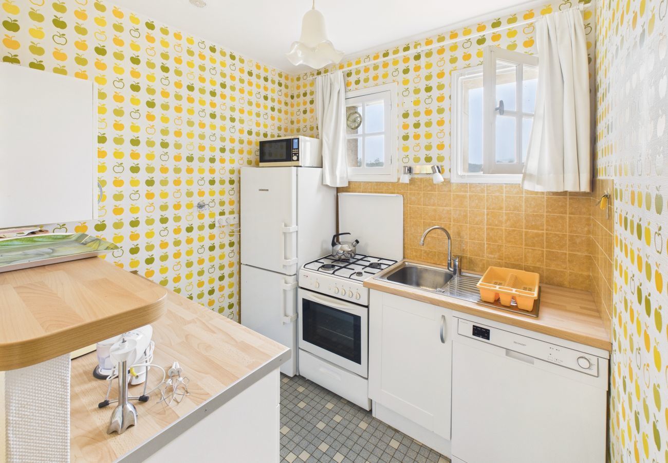 House in Les Eyzies-de-Tayac-Sireuil - Lovely valley view for 3 adults / 2 children