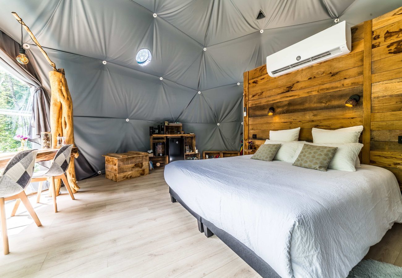 Bungalow in La Dornac - “La Belle Étoile” – Luxury Dome 40 m² – Jacuzzi