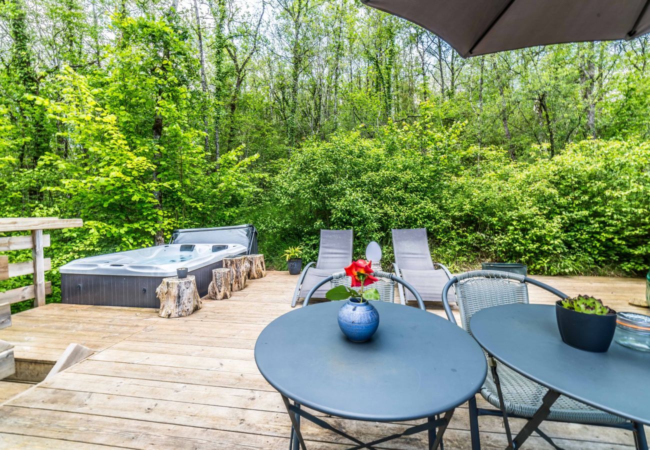 Bungalow in La Dornac - “La Belle Étoile” – Luxury Dome 40 m² – Jacuzzi