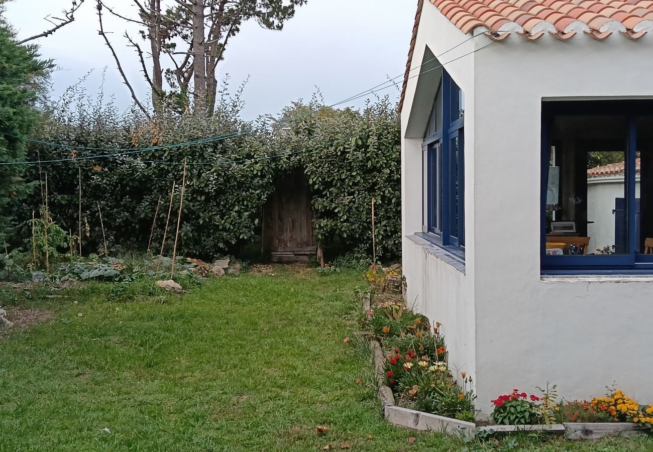 House in Barbâtre - 500 m from the sea, garden, 6 adults and 1 child