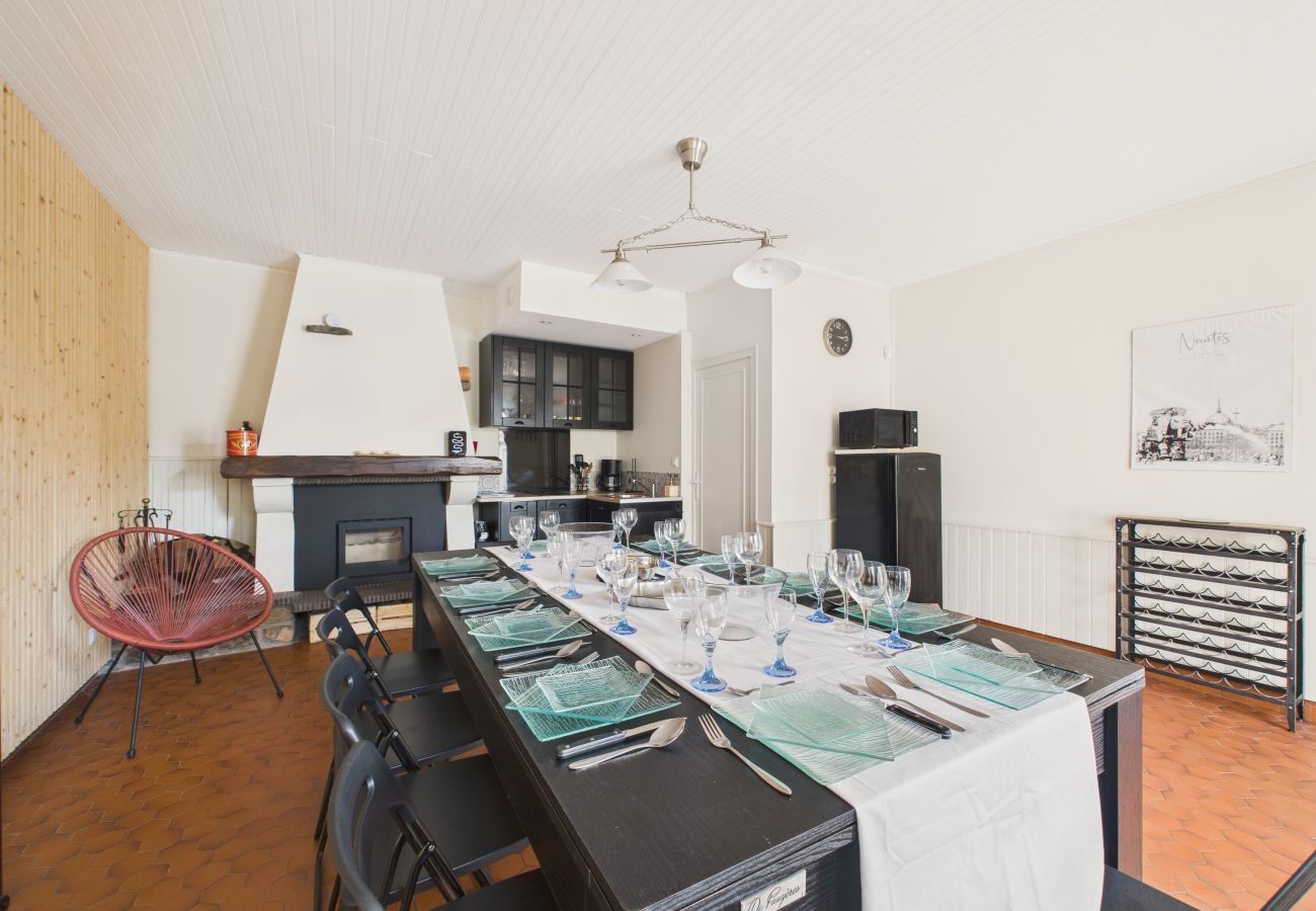 House in Saint-Michel-Chef-Chef - House 50m from the sea, 8 adults 3 children