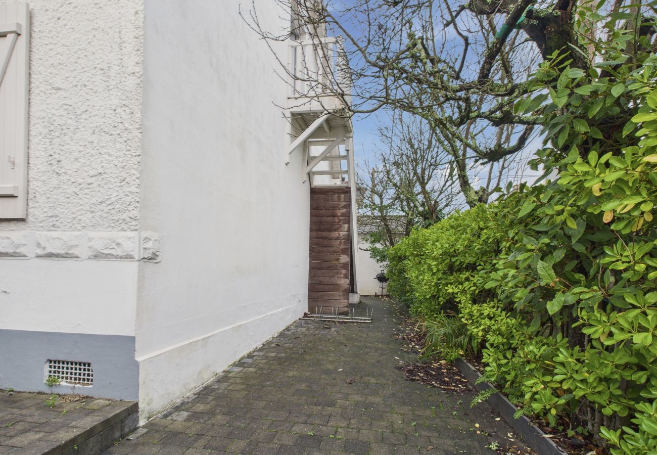 House in Le Pouliguen - 800m from beach, house w/ terrace for 6