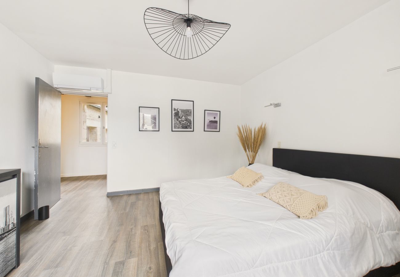 House in Montignac - Swimming pool and jacuzzi – 4 adults, 4 children