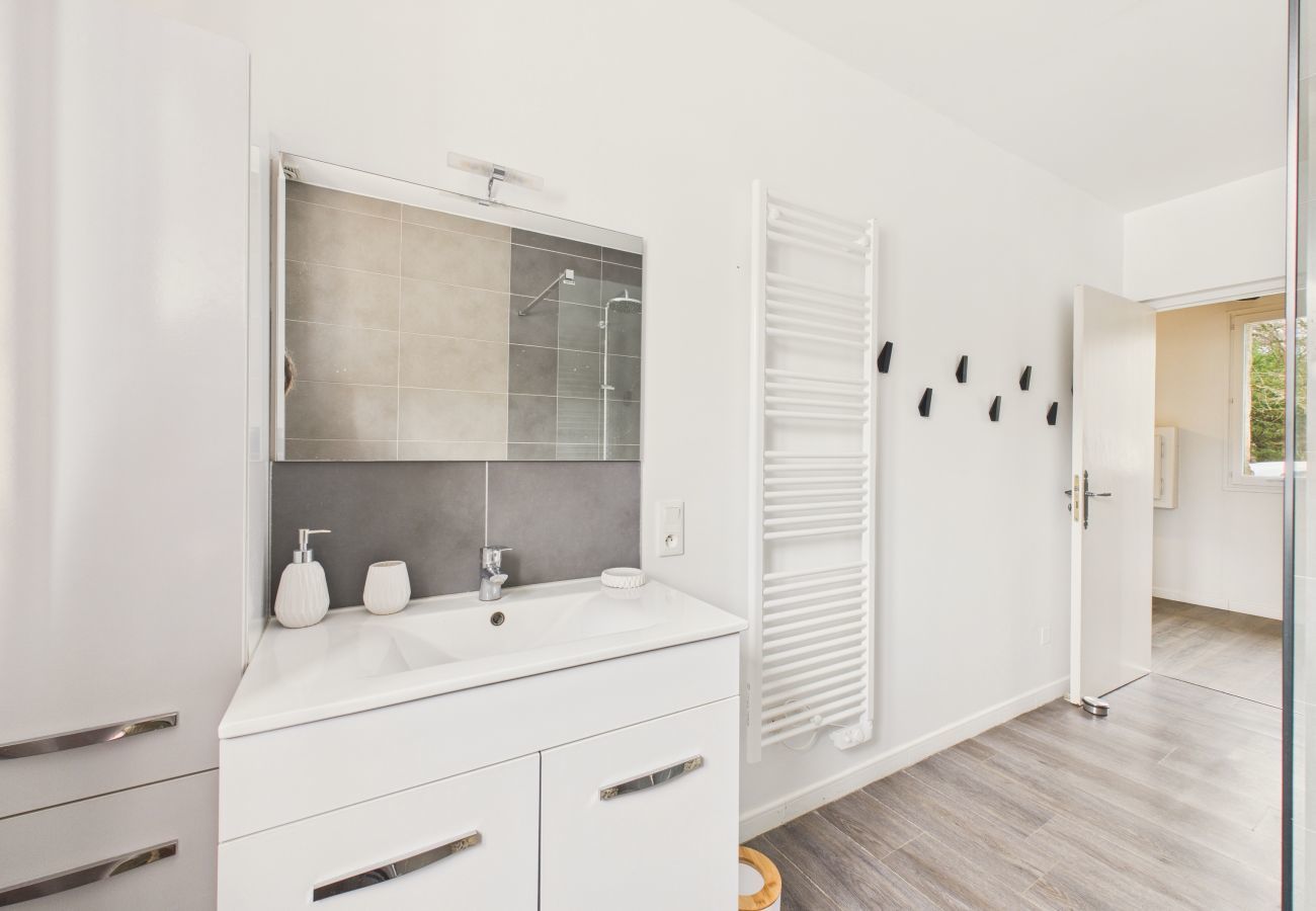 House in Montignac - Swimming pool and jacuzzi – 4 adults, 4 children