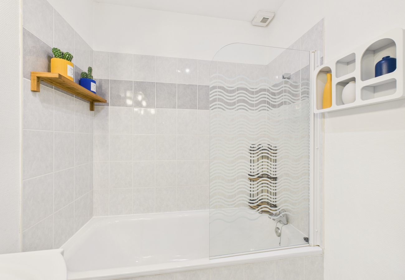 House in Terrasson-Lavilledieu - Lovely holiday home for 6 with enclosed garden