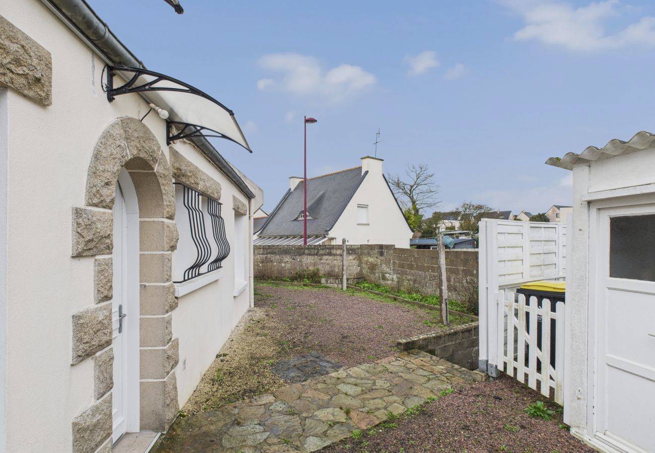 House in Lamballe - House with garden for 8 in Planguenoual