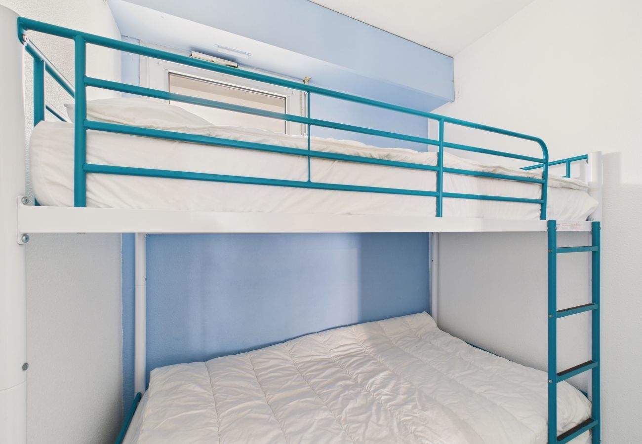 Apartment in Saint-Gilles-Croix-de-Vie - Apartment with sea view, 2 adults and 2 children