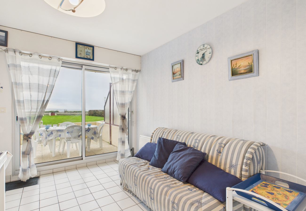 Apartment in Saint-Gilles-Croix-de-Vie - Apartment with sea view, 2 adults and 2 children