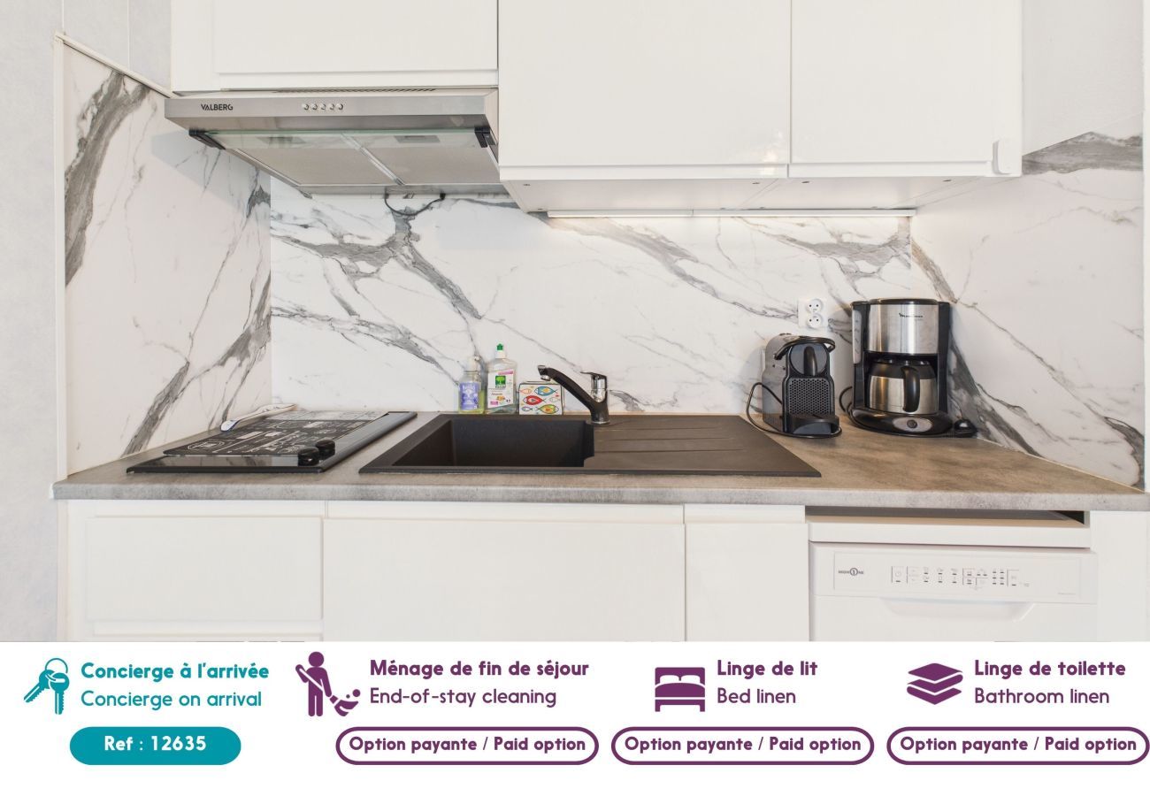 Apartment in Saint-Gilles-Croix-de-Vie - Apartment with sea view, 2 adults and 2 children