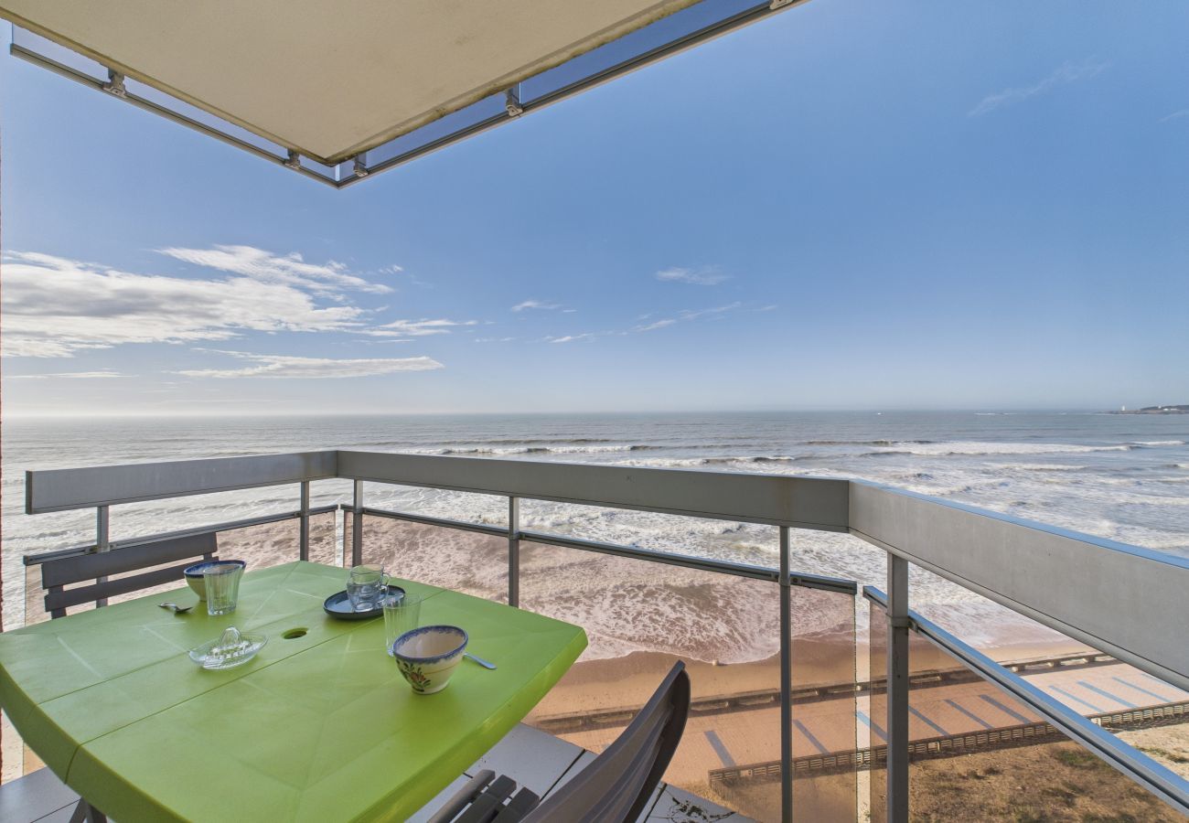 Apartment in Saint-Gilles-Croix-de-Vie - Accommodation for 4 with magnificent sea view