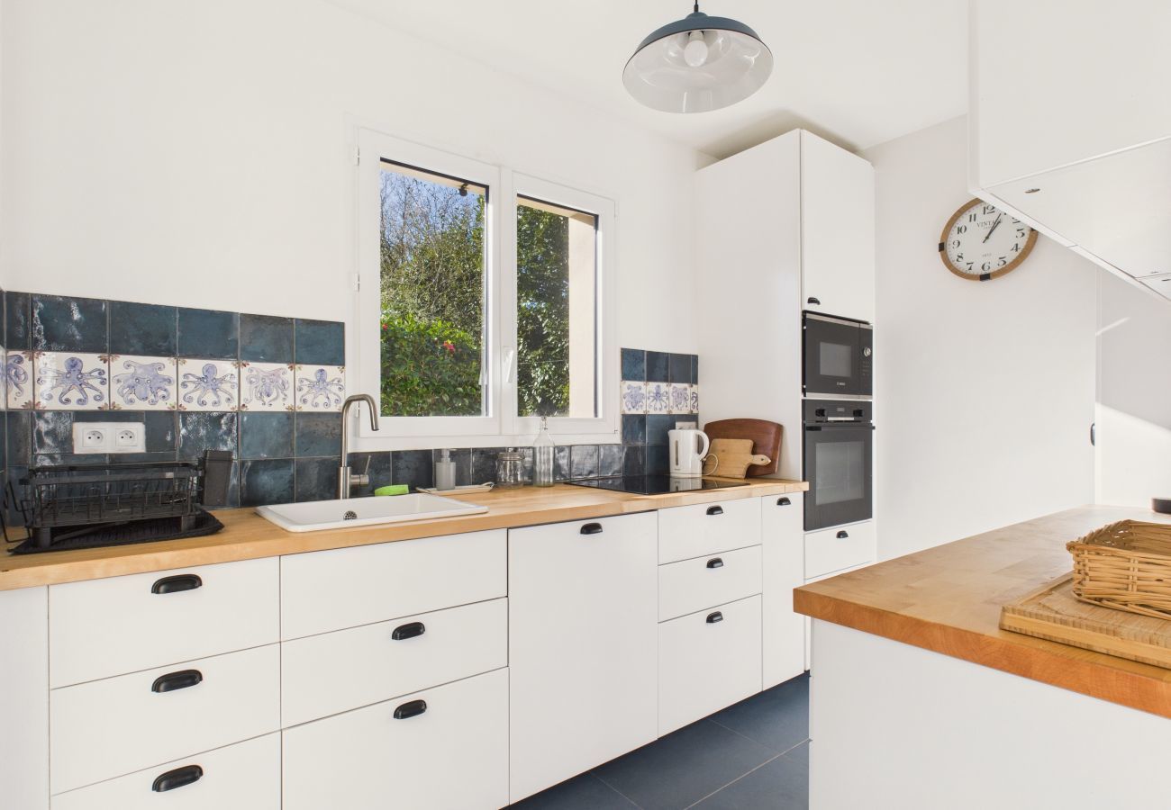 House in Arzon - By the Gulf, house for 8 with garden