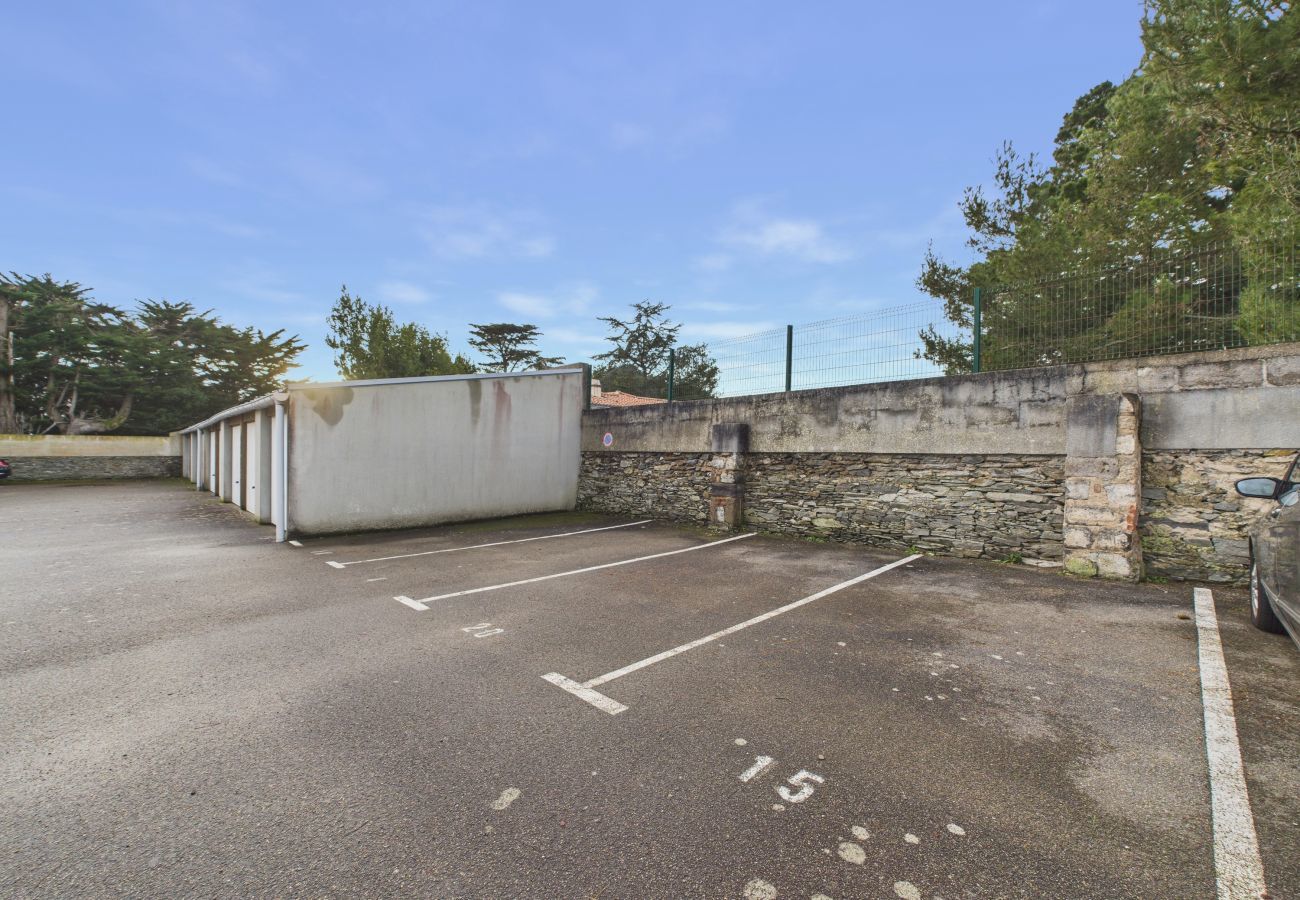 Studio in Préfailles - Apartment for 4, swimming pool, sea 150m away