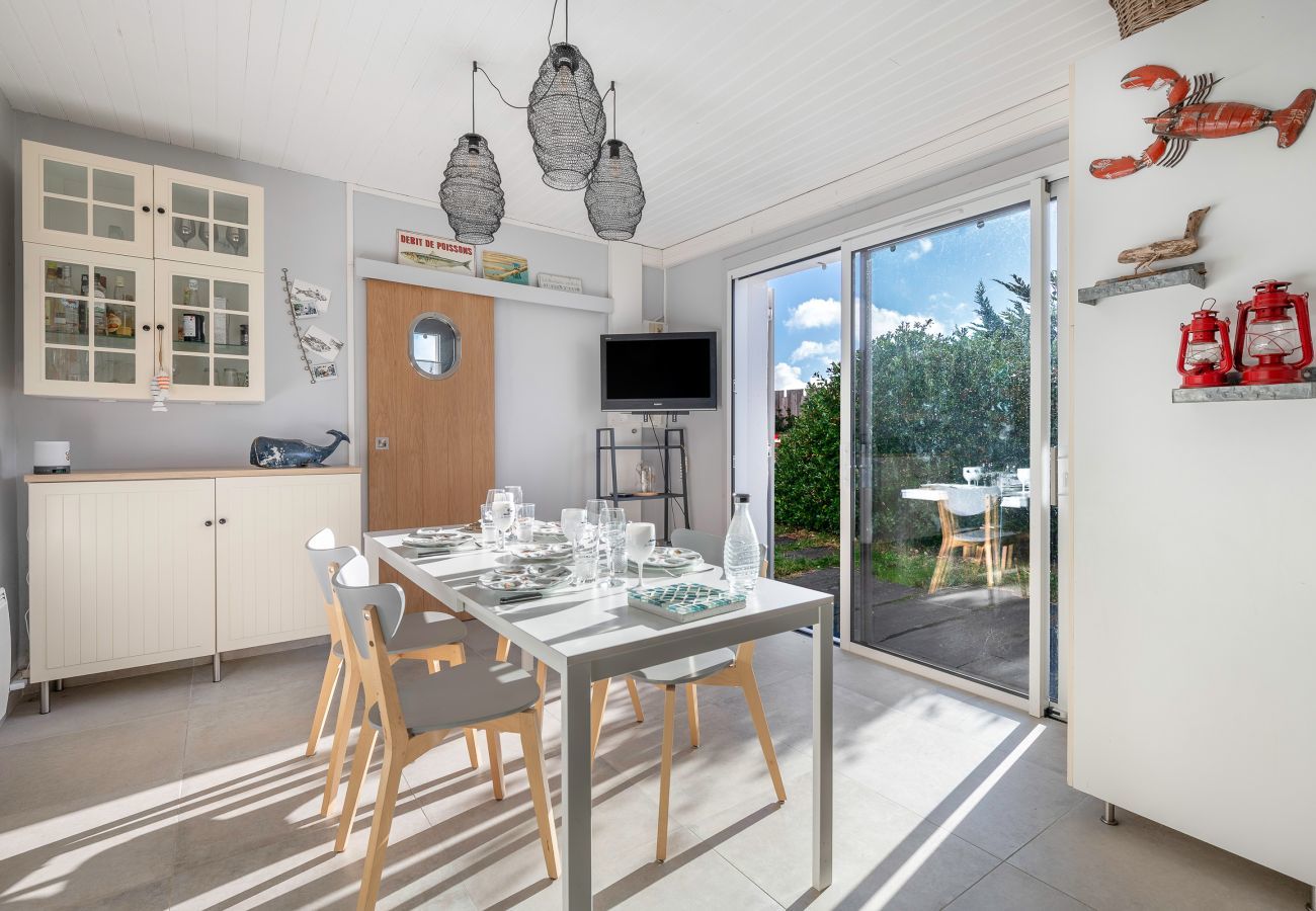 Terraced House in La Bernerie-en-Retz - House 30m from the sea - garden for 4