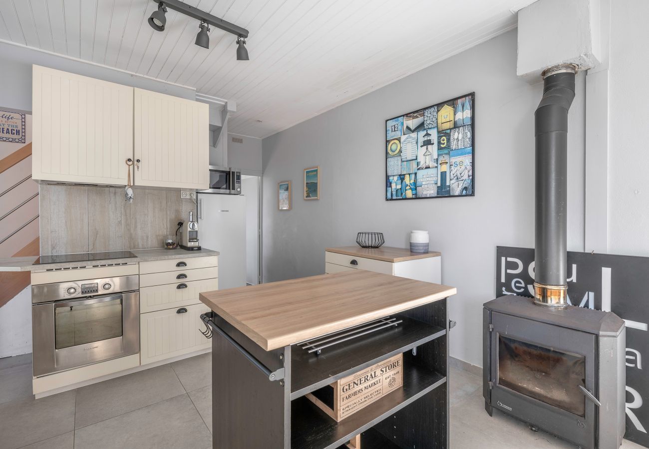 Terraced House in La Bernerie-en-Retz - House 30m from the sea - garden for 4