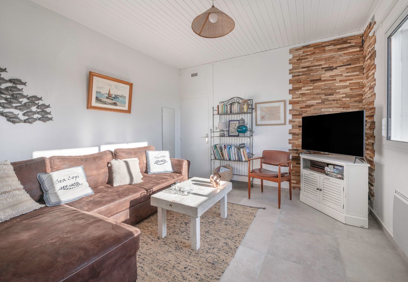 Terraced House in La Bernerie-en-Retz - House 30m from the sea - garden for 4