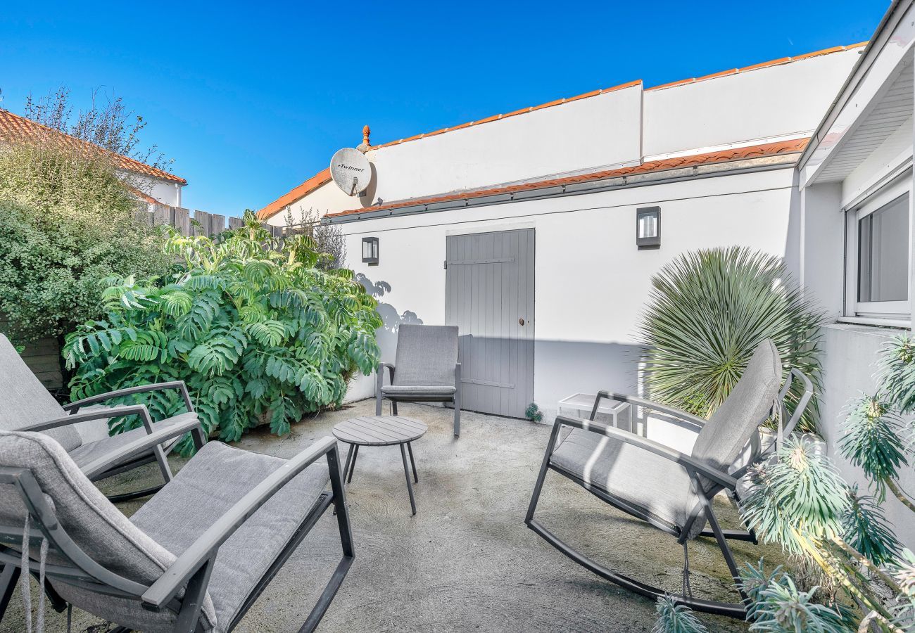 Terraced House in La Bernerie-en-Retz - House 30m from the sea - garden for 4