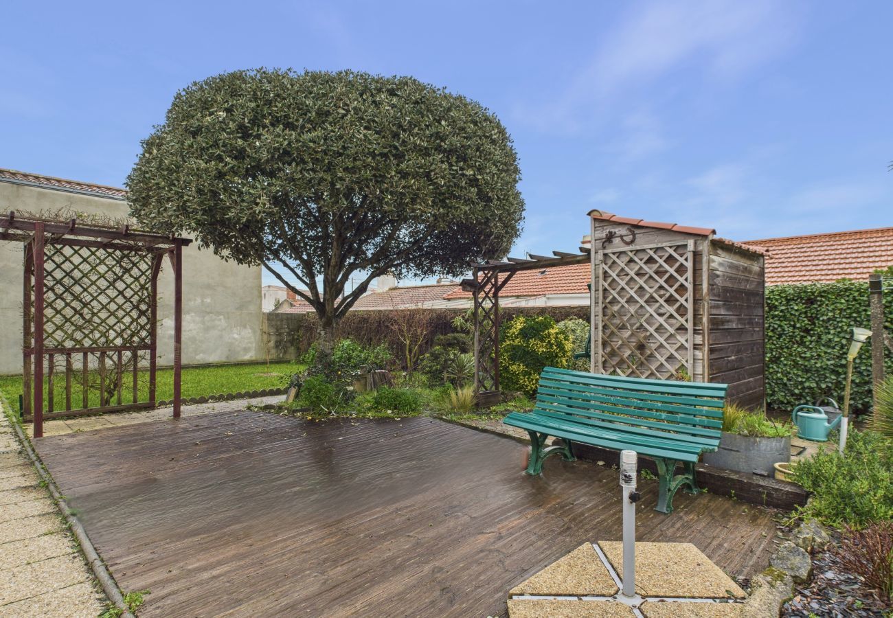 House in La Guérinière - 200m from the sea, house for 7 with garden