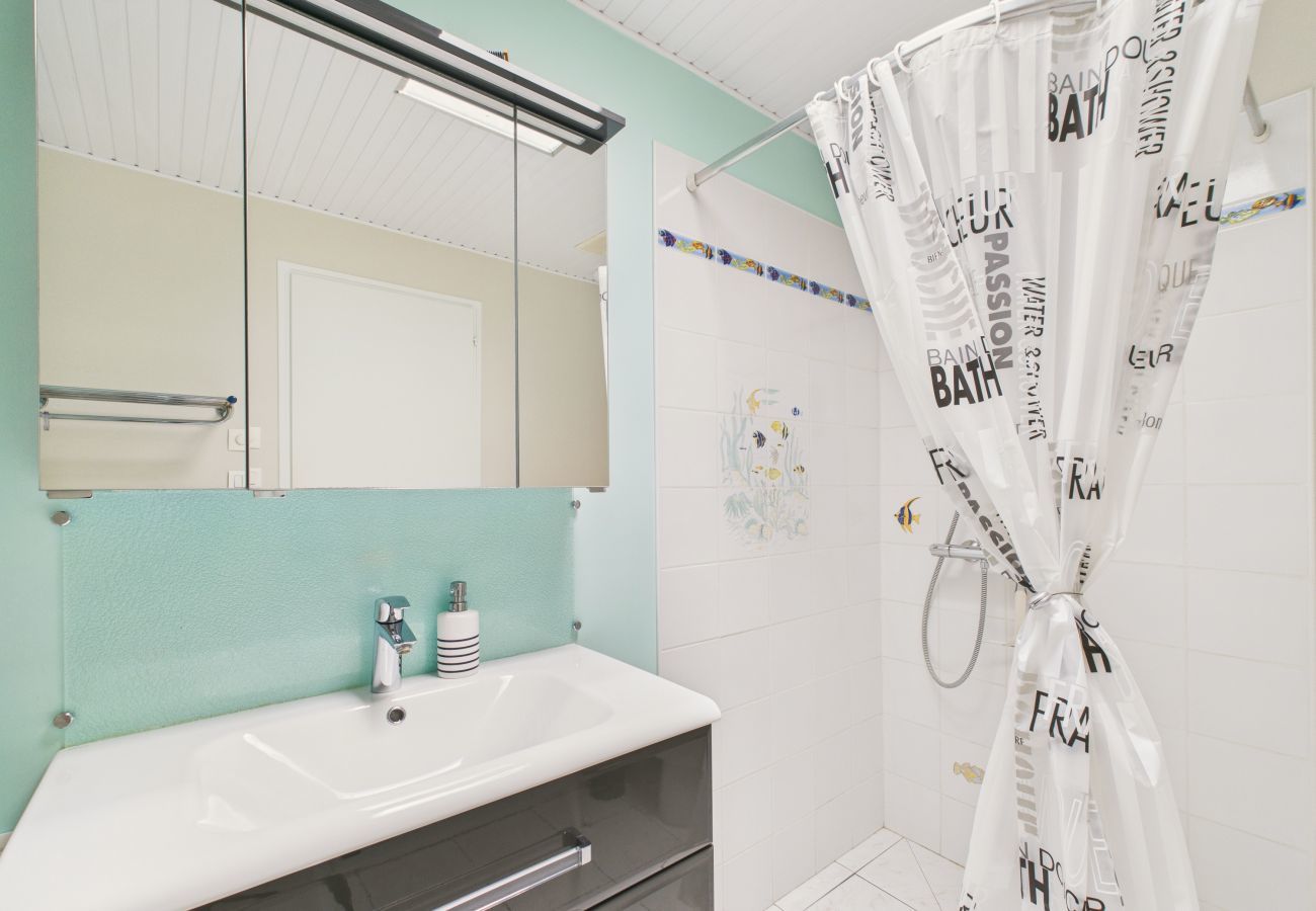 House in La Guérinière - 200m from the sea, house for 7 with garden