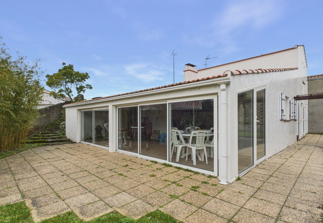 House in La Guérinière - 200m from the sea, house for 7 with garden