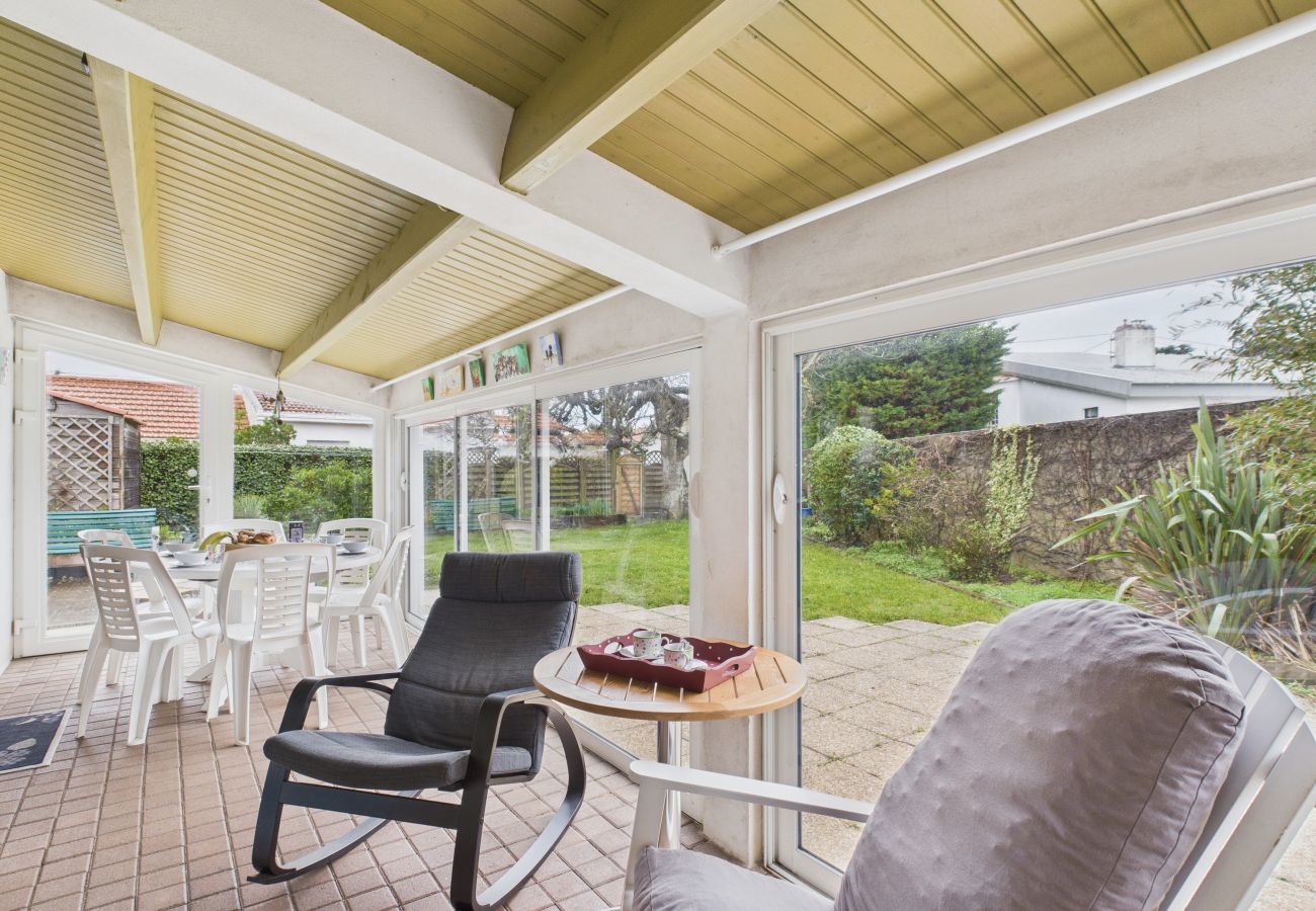 House in La Guérinière - 200m from the sea, house for 7 with garden