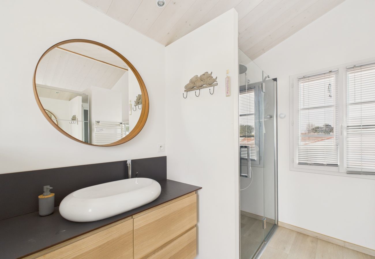 House in L'Epine - 500 m from the beach, garden, house for 8