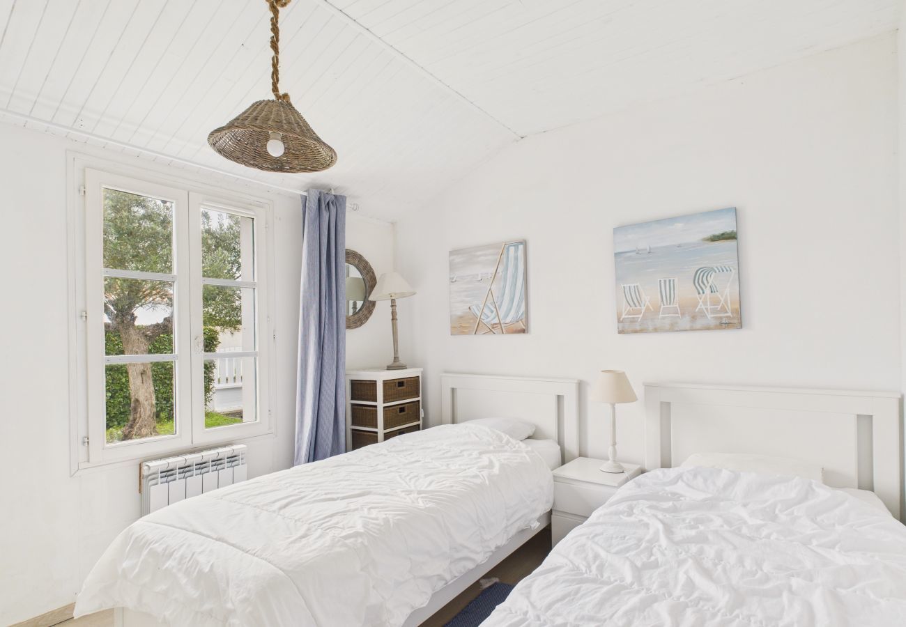 House in L'Epine - 500 m from the beach, garden, house for 8