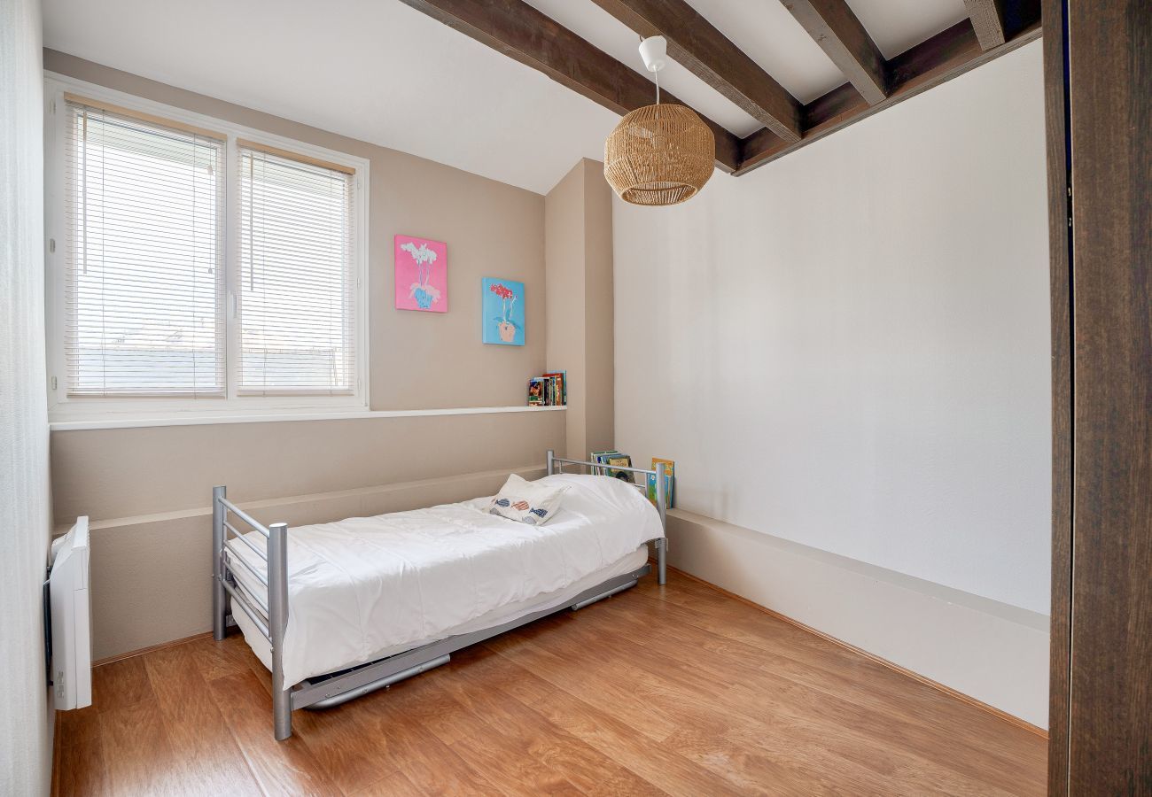 Apartment in Dinard - 400m from the beach, Dinard town centre, stay for 3