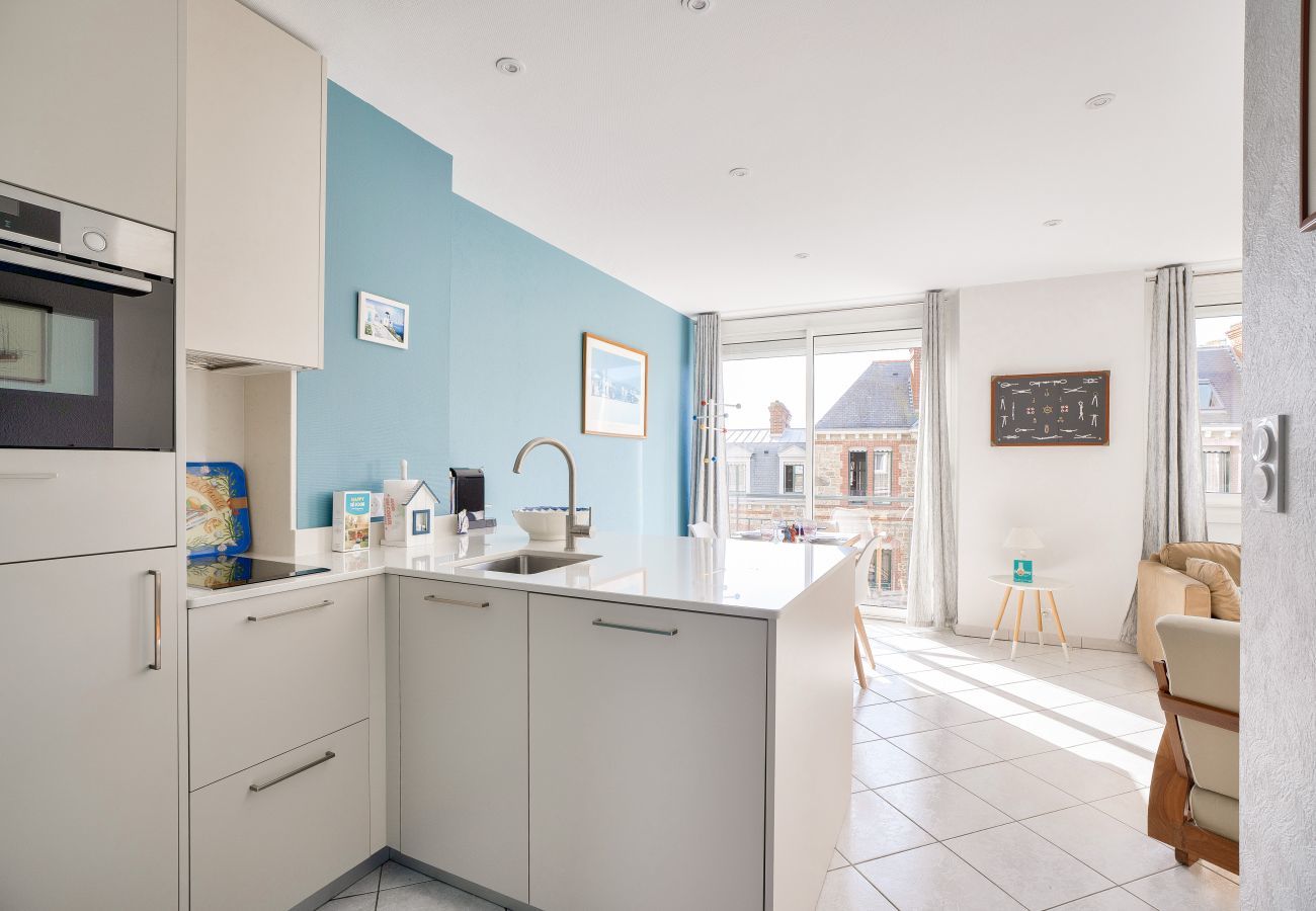 Apartment in Dinard - Beachfront, apartment in Dinard town centre