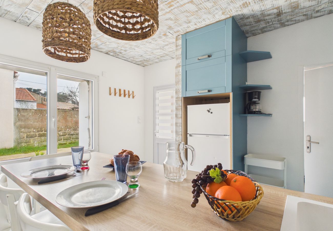 House in La Guérinière - 100m from the beach, terrace, house for 2