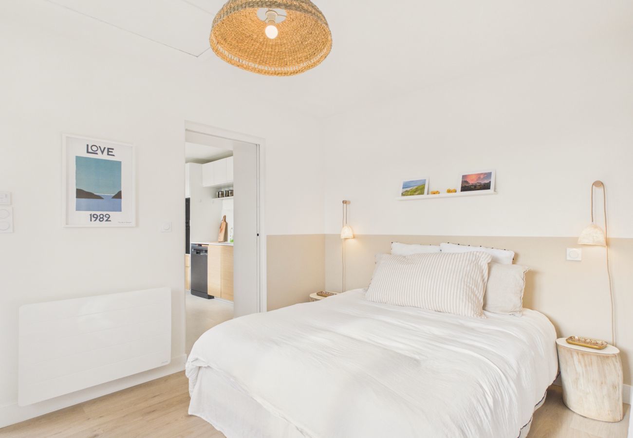 House in Plouguerneau - Beach 300m away, house for 7, garden and veranda