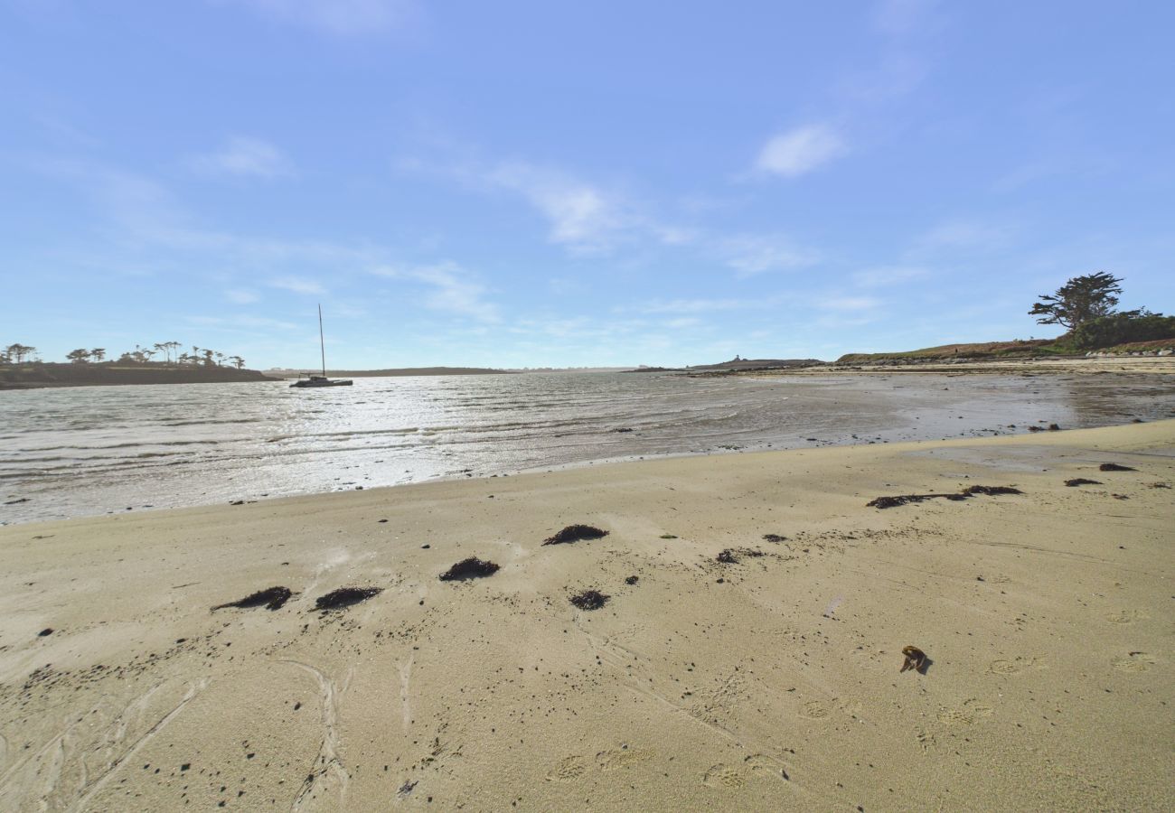 House in Plouguerneau - Beach 300m away, house for 7, garden and veranda