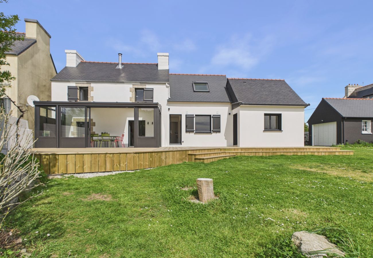 House in Plouguerneau - Beach 300m away, house for 7, garden and veranda