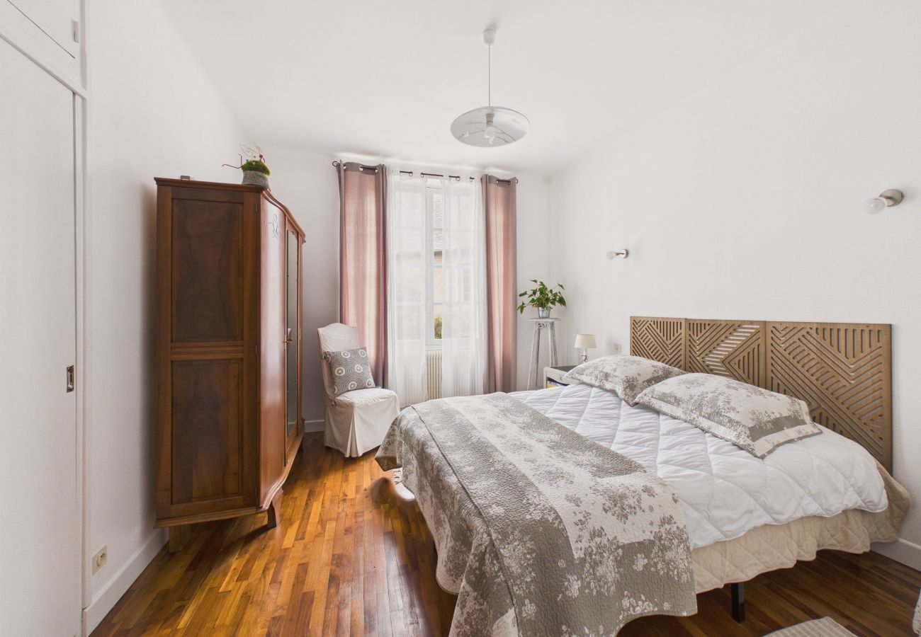 House in Montignac - House for 4 with terrace - Montignac town centre