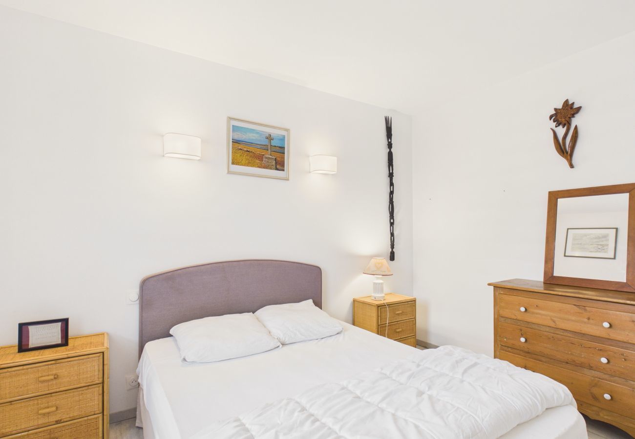 House in Saint-Gildas-de-Rhuys - House for 6 with garden, St Gildas town centre