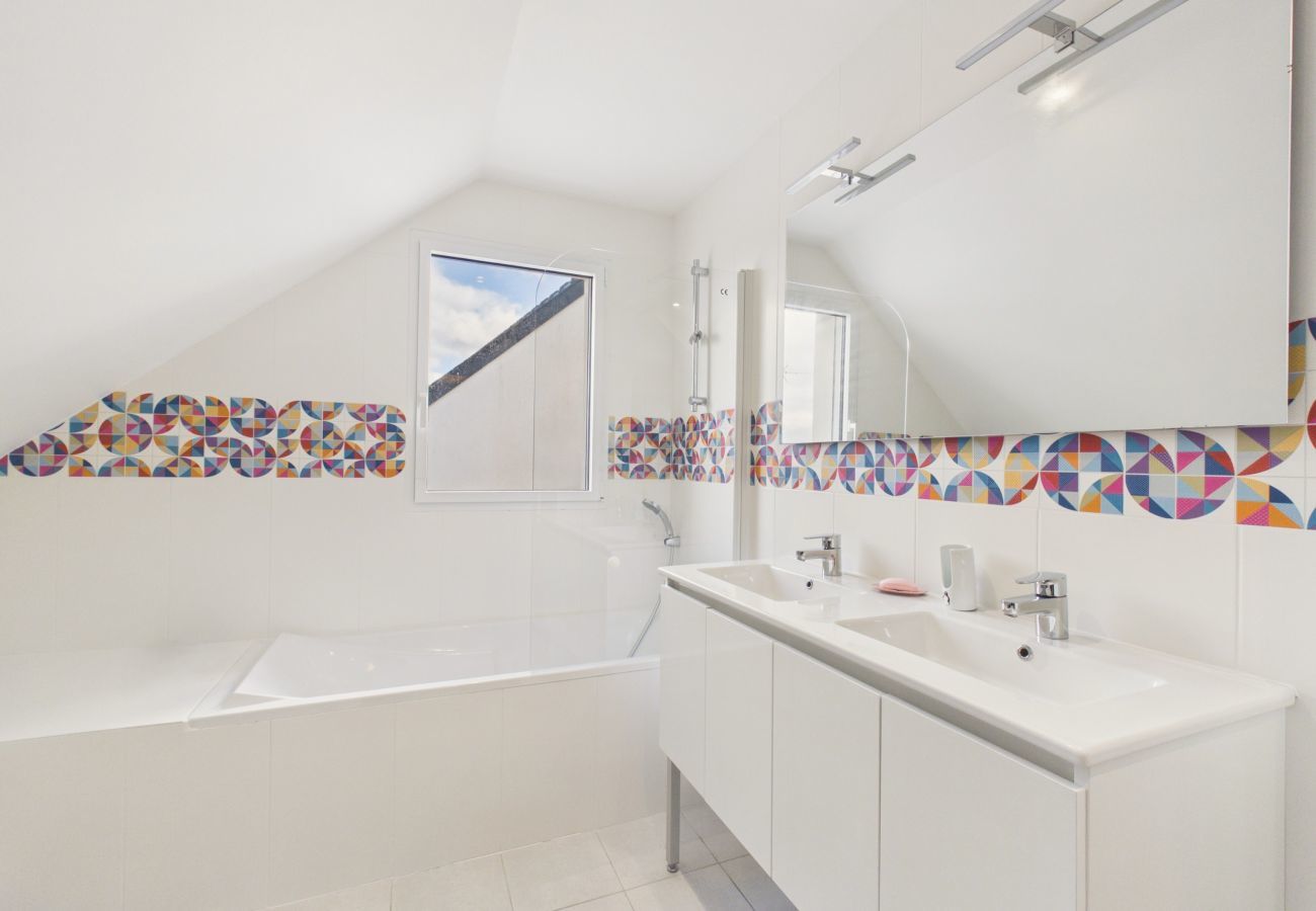 House in Saint-Gildas-de-Rhuys - House for 6 with garden, St Gildas town centre