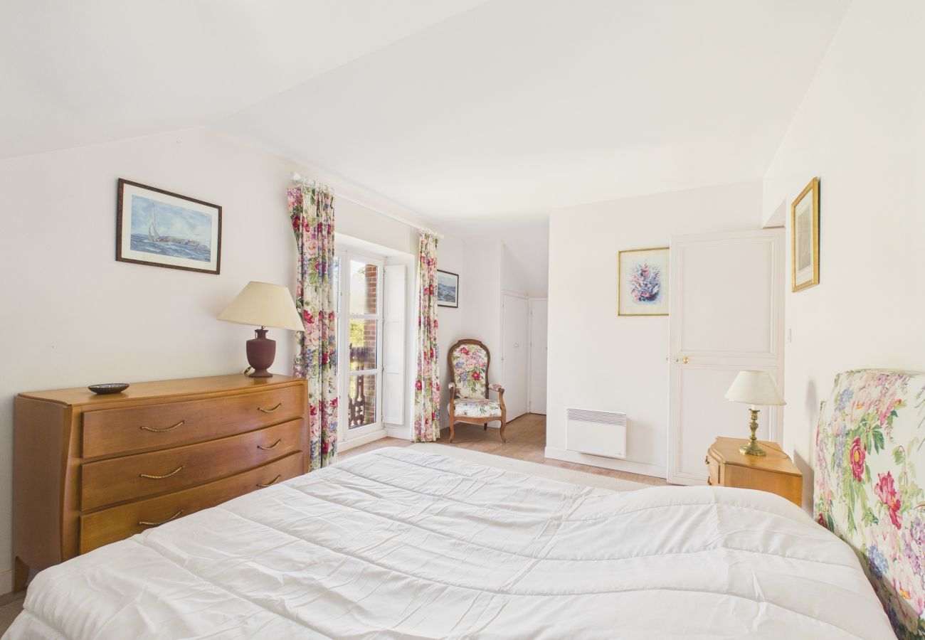 House in Noirmoutier-en-l´Ile - House for 10 with garden, 300 m from the beach