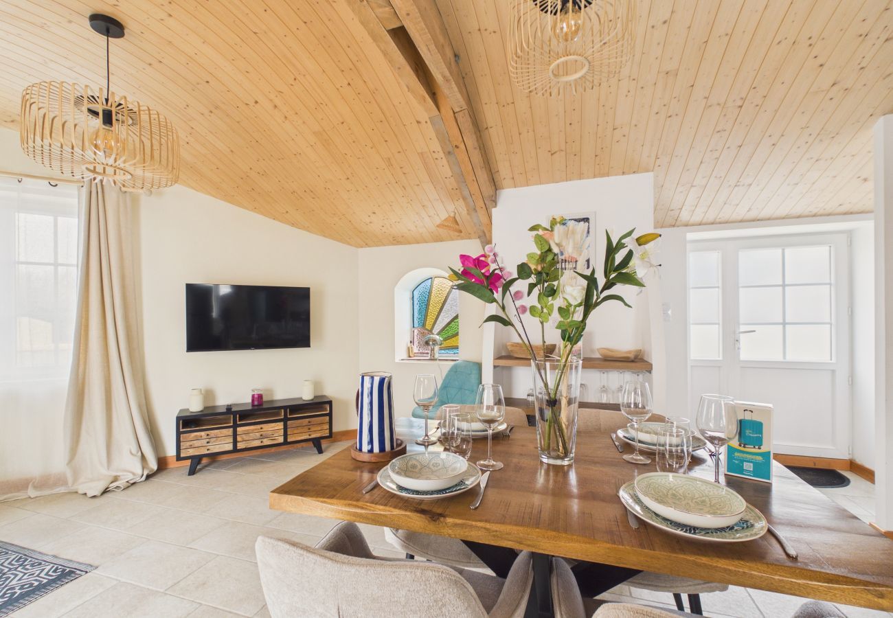 House in L'Epine - House for 6 with garden -  near the center