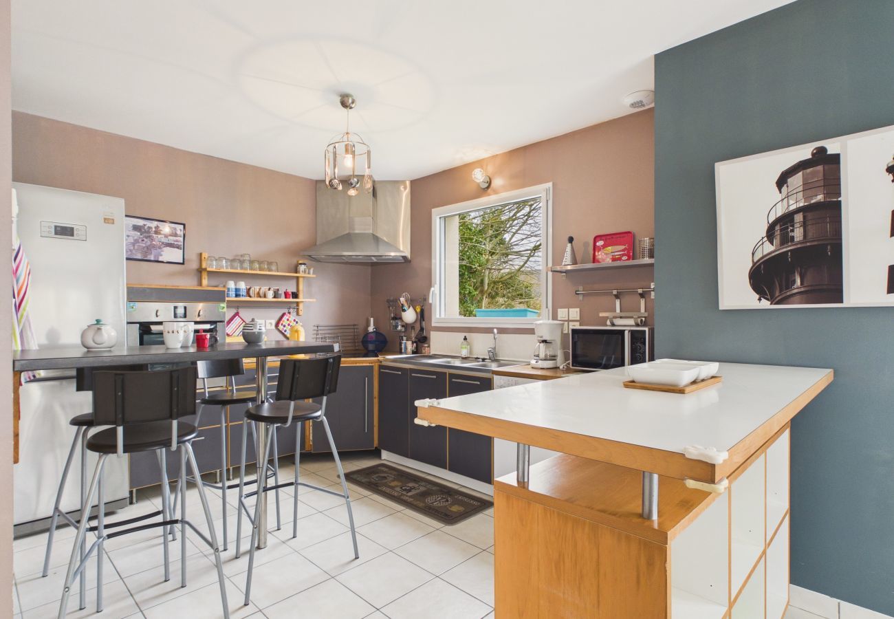 House in Guissény - Beach 200m away, house for 6 with garden