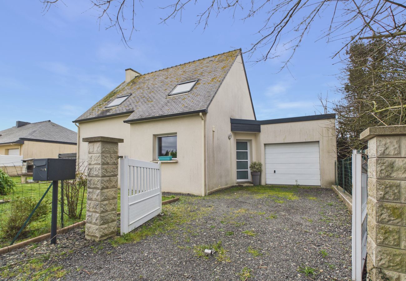 House in Guissény - Beach 200m away, house for 6 with garden
