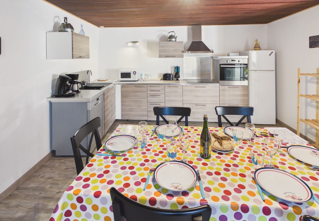 House in Ile Tudy - House for 6 close to the port, shops and beaches