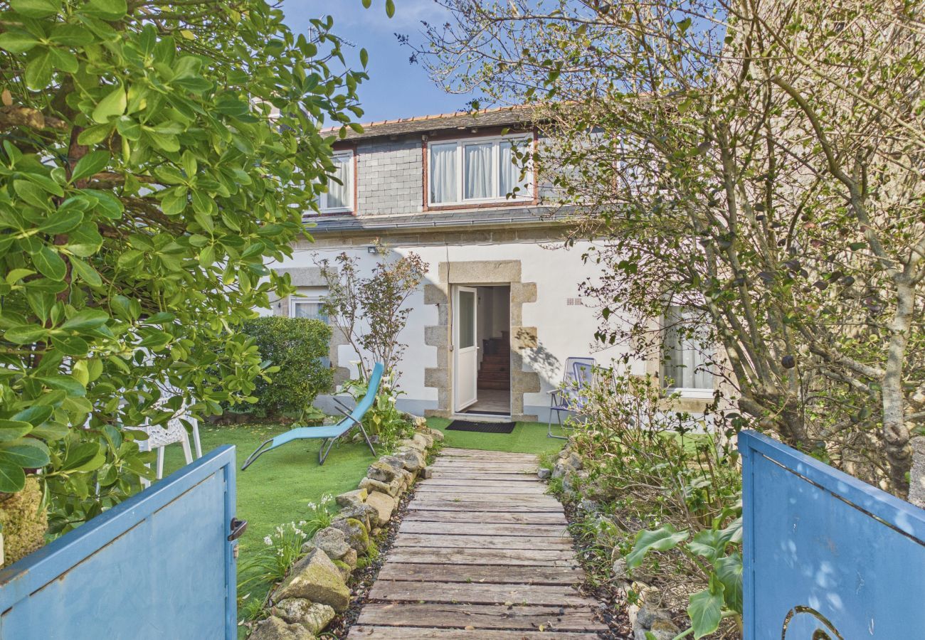 House in Ile Tudy - House for 6 close to the port, shops and beaches