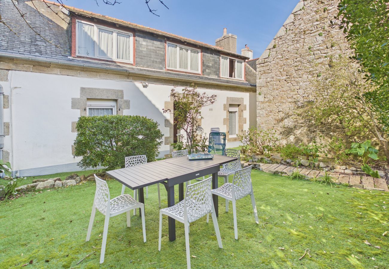 House in Ile Tudy - House for 6 close to the port, shops and beaches