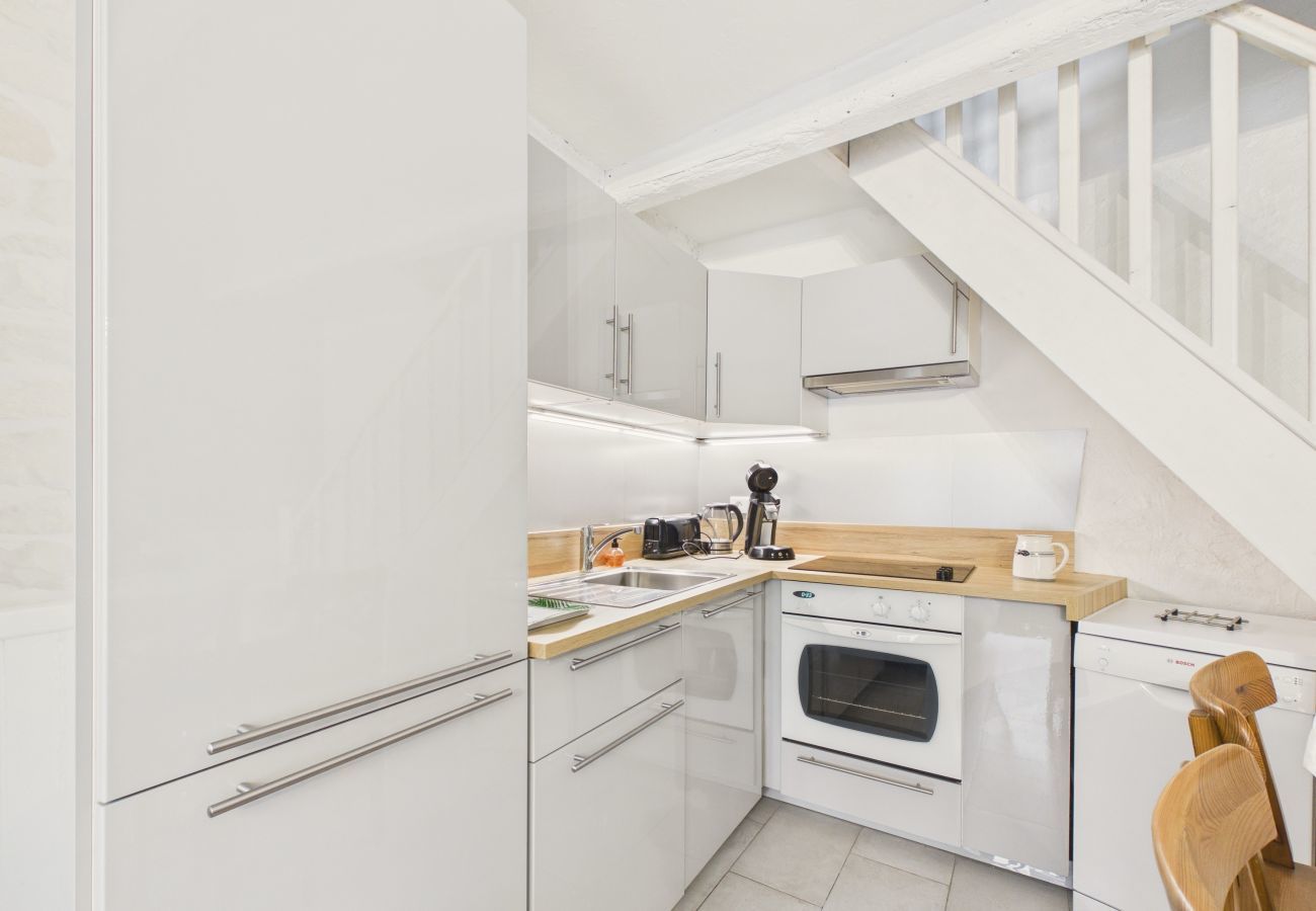 Studio in La Flotte - 500m from the beach, studio for 4 in the very centre