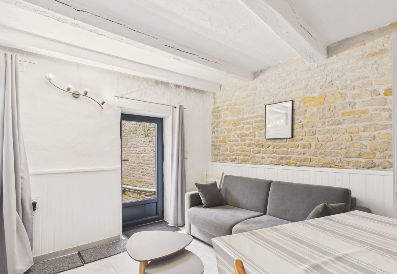 Studio in La Flotte - 500m from the beach, studio for 4 in the very centre