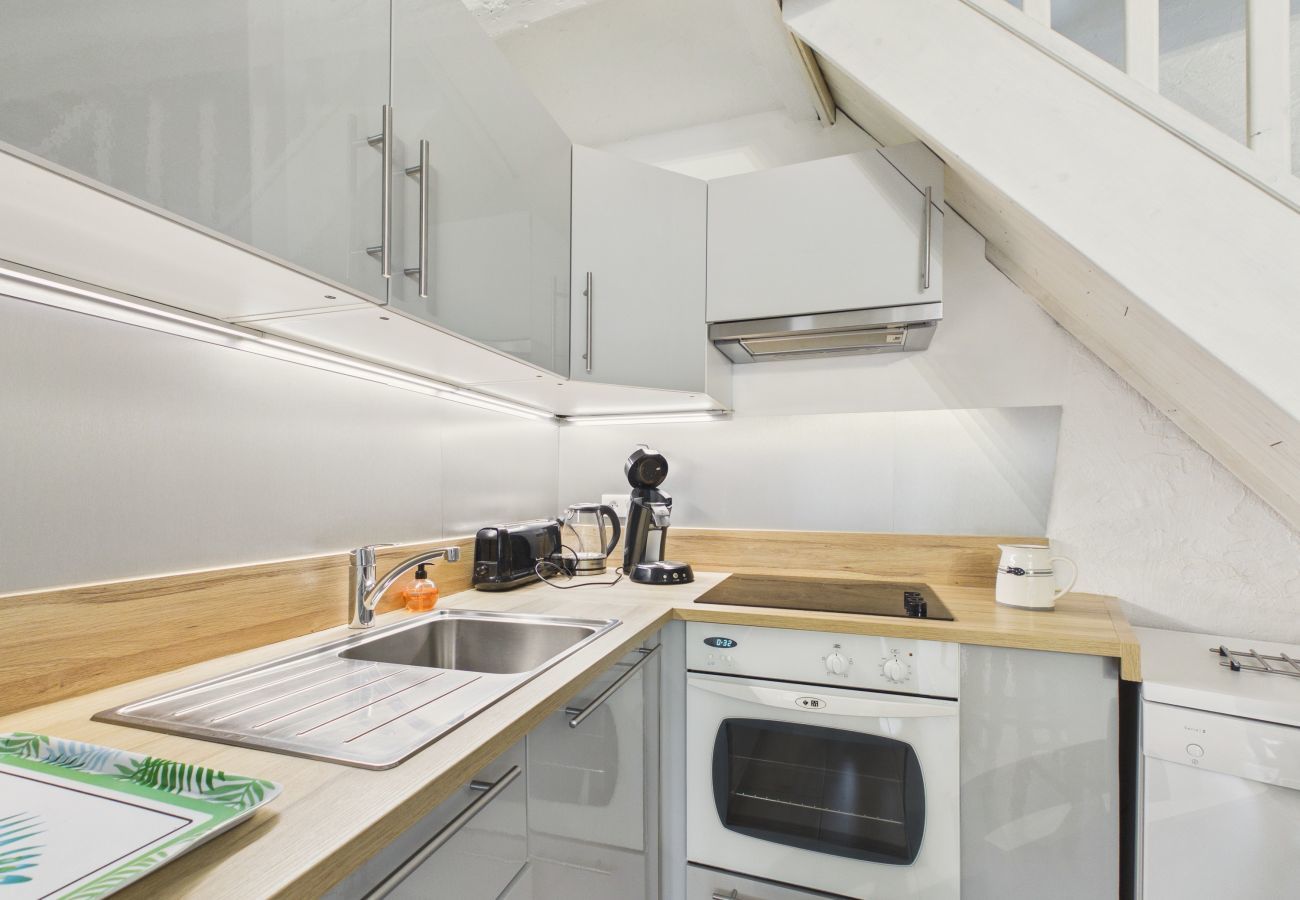 Studio in La Flotte - 500m from the beach, studio for 4 in the very centre