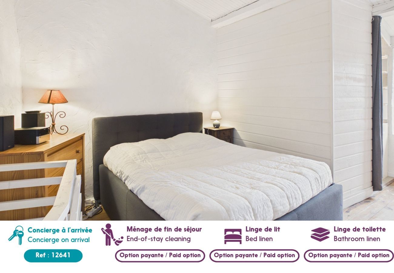 Studio in La Flotte - 500m from the beach, studio for 4 in the very centre