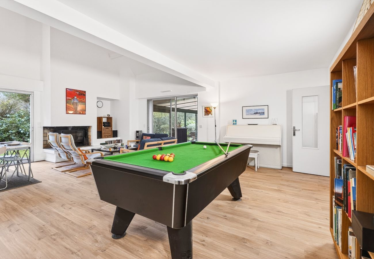 House in Dinard - House for 12 with garden, 600m from the beach