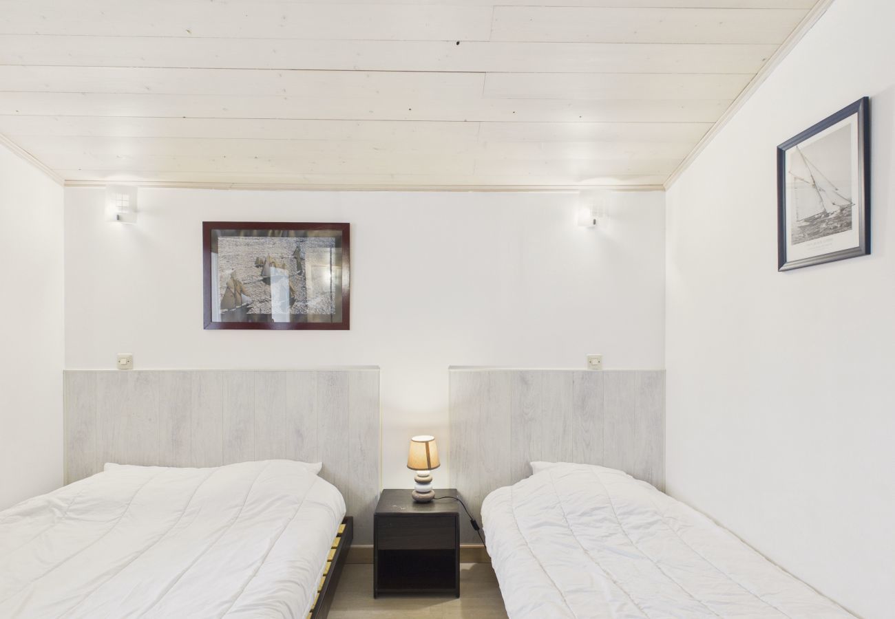 Terraced House in La Flotte - House for 5, 200m from the port of La Flotte