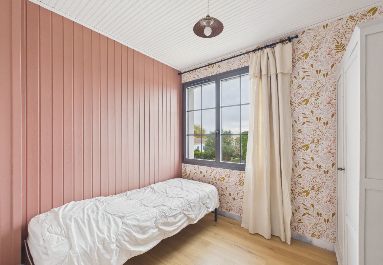 House in L'Epine - House for 8, garden, 700 m from the beach